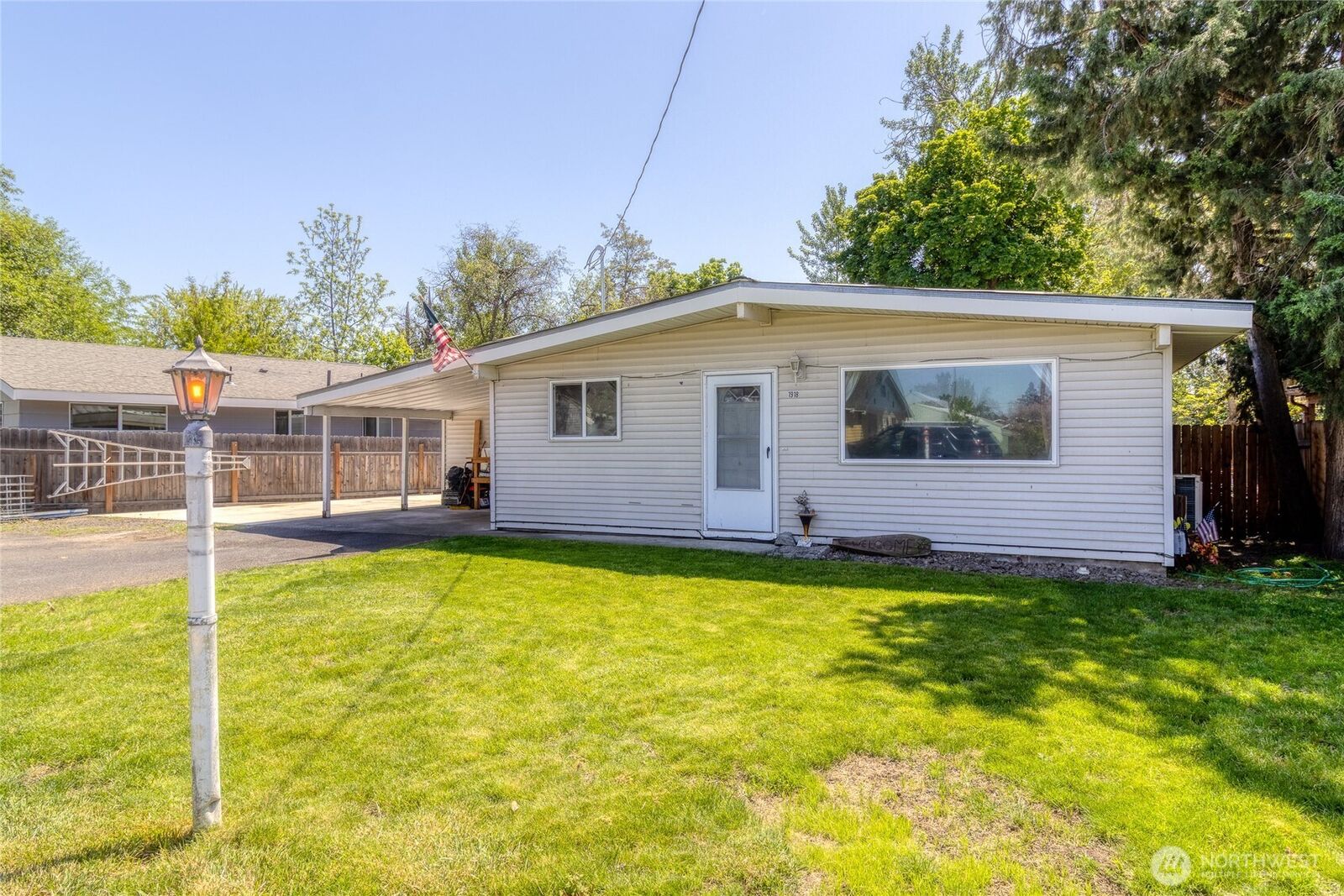 Property Photo:  1918 E Alder Street  WA 99362 