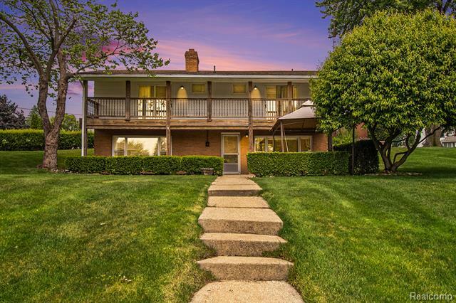 1365 Blue Water Drive  Fenton MI 48430 photo