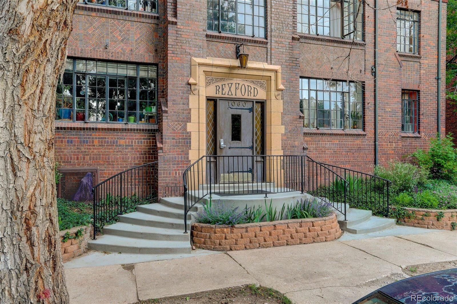 Property Photo: 1060 N Washington Street 1A CO 80203