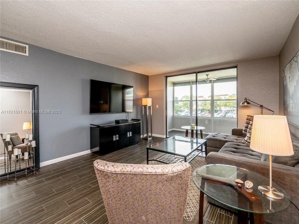 Property Photo: 2860 Somerset Dr 210K FL 33311
