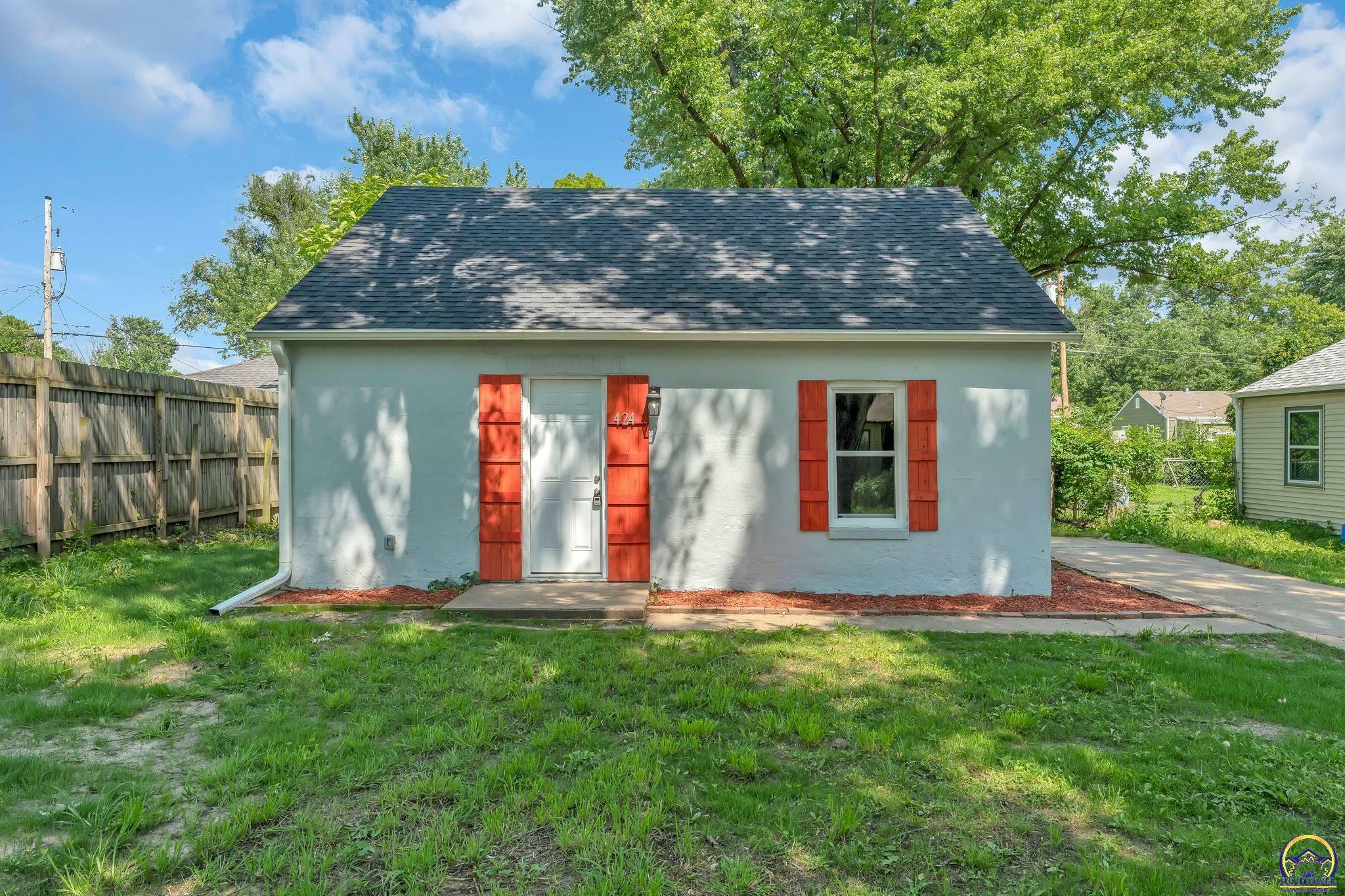 Property Photo: 424 NE Sumner St KS 66616