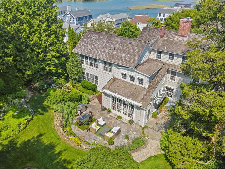 Property Photo: 216 Hillspoint Road CT 06880