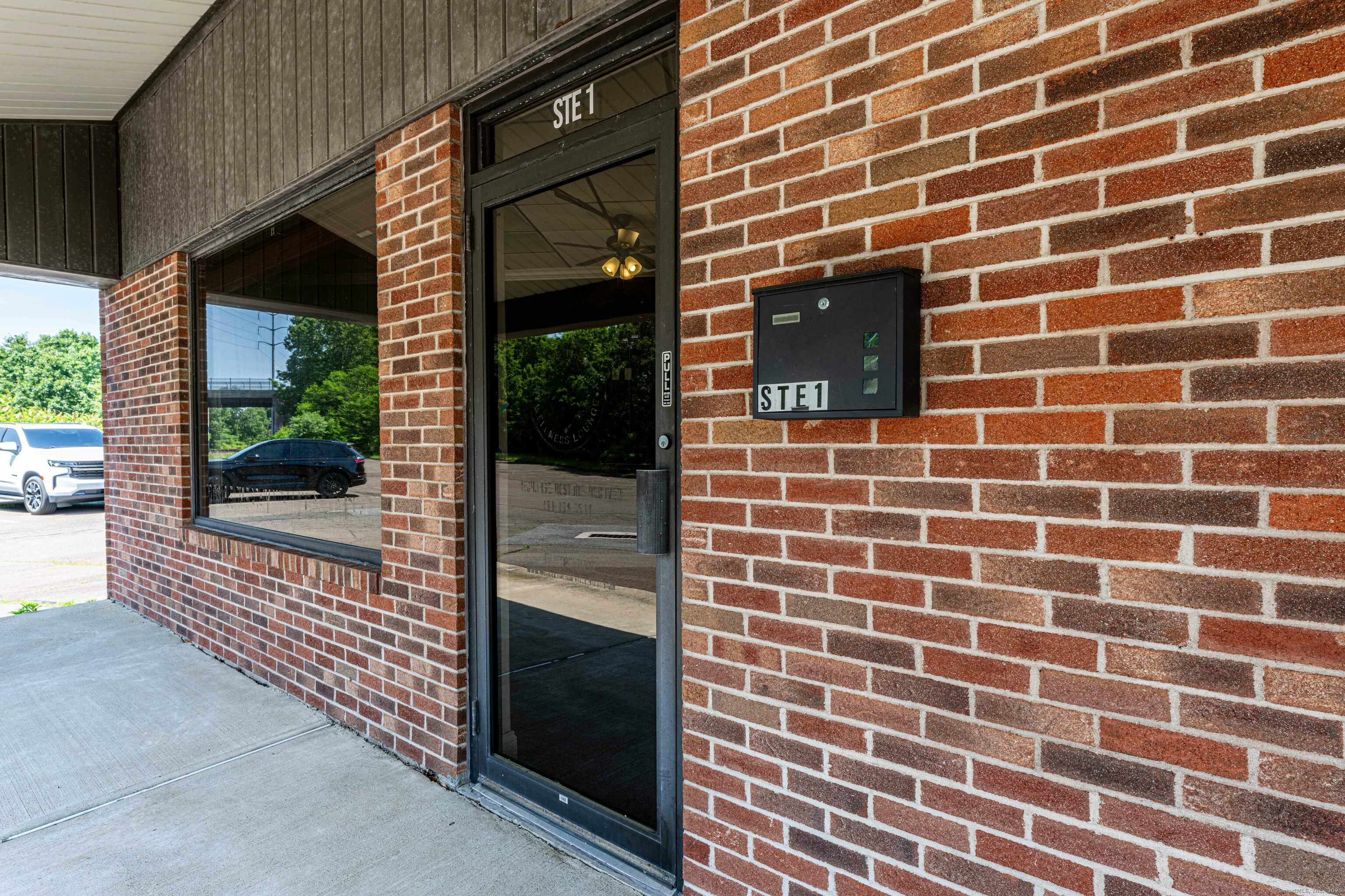 Property Photo: 565 Washington Avenue 1 CT 06473