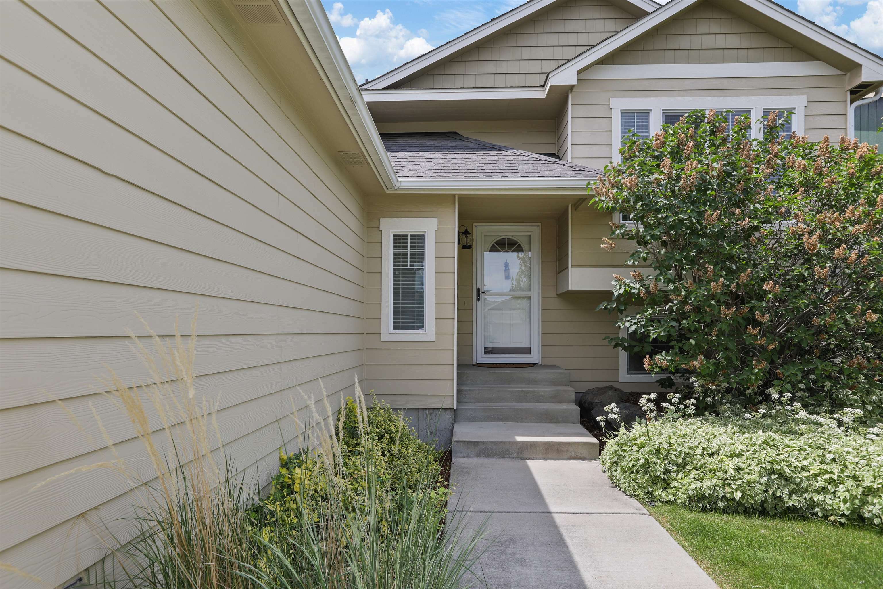 Property Photo: 3212 S Lloyd Ln WA 99223