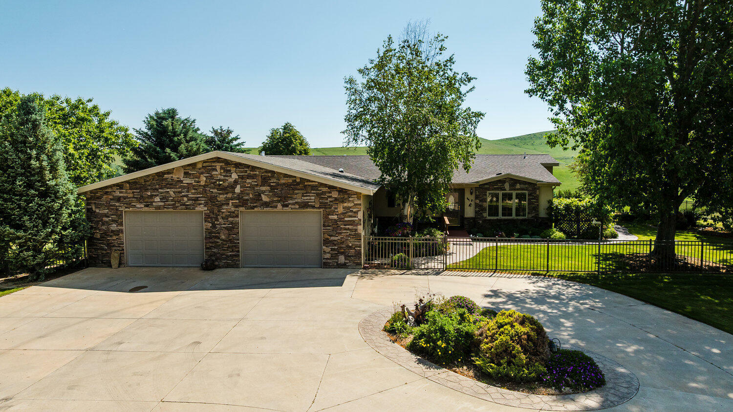 Property Photo: 95 Beaver Creek Road WY 82801