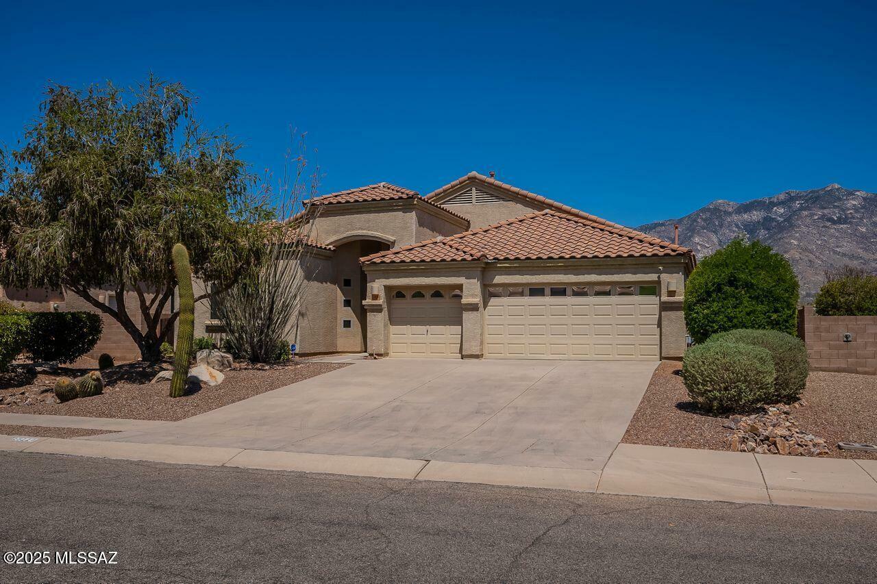 Property Photo: 15114 N Rugged Lark Drive AZ 85739