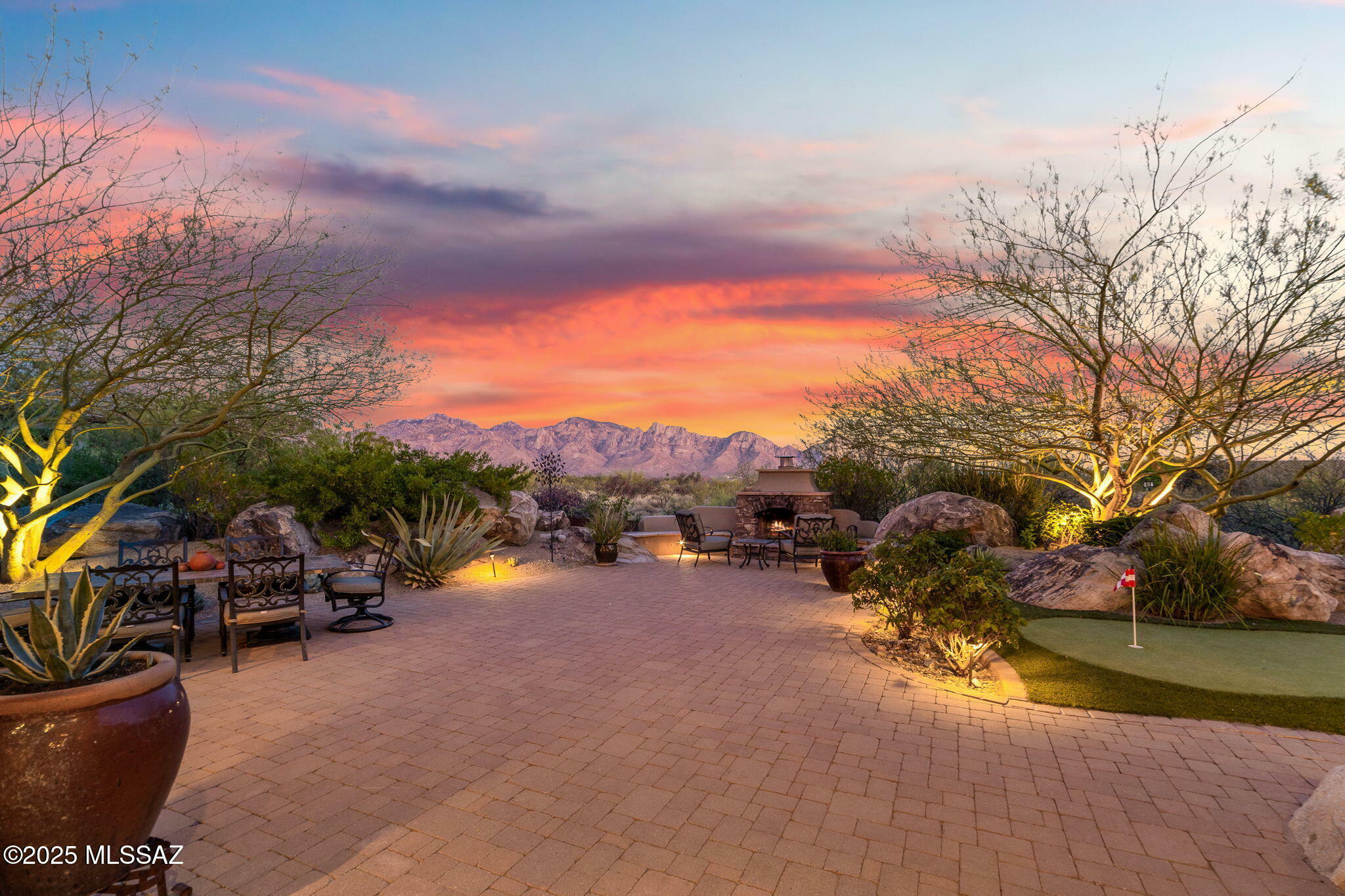 Property Photo: 13959 N Stone Gate Place AZ 85755