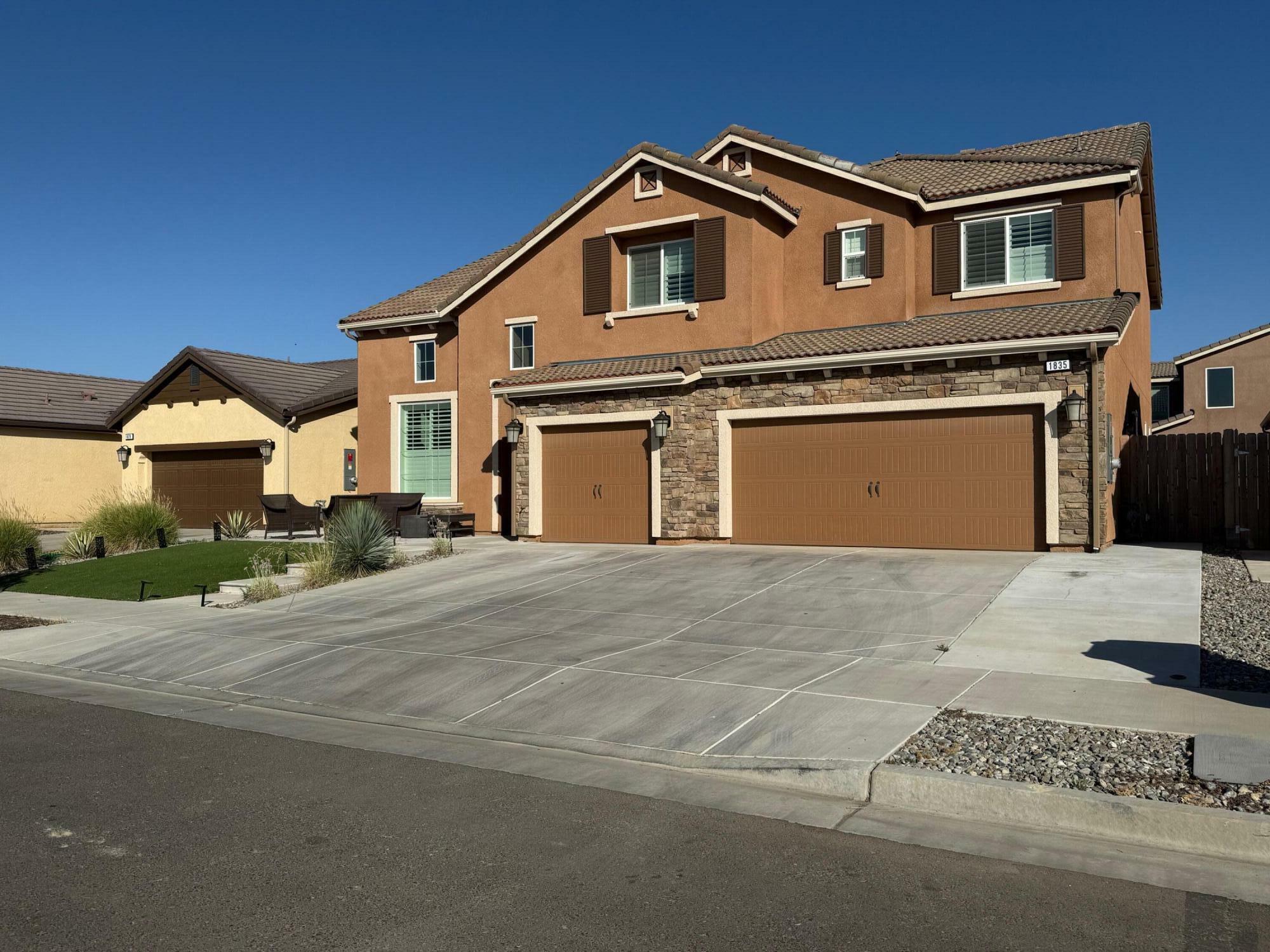 Property Photo: 1835 W Prescott Avenue CA 93291