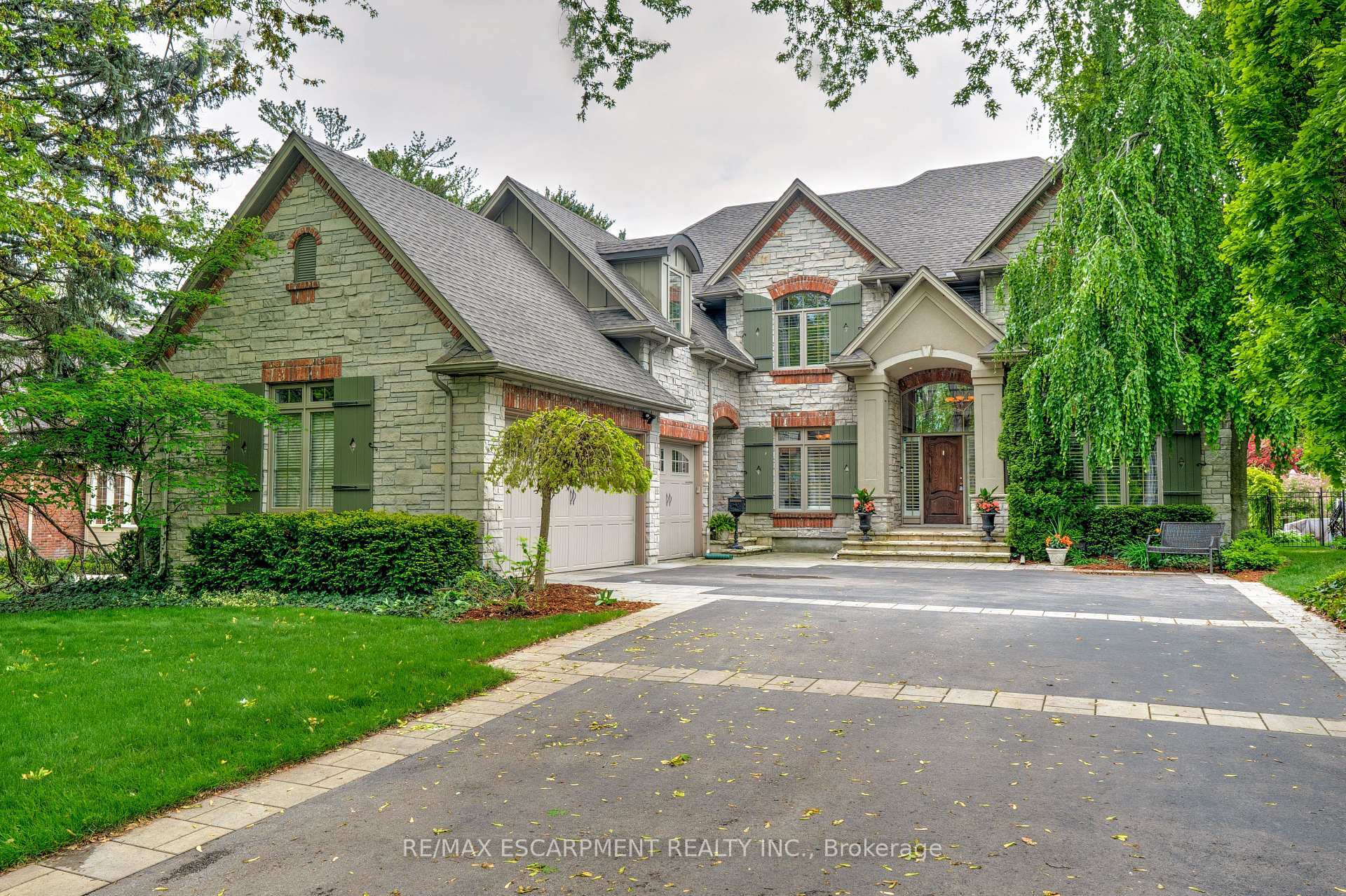 Property Photo: 290 Shoreacres Road ON L7L 2H4