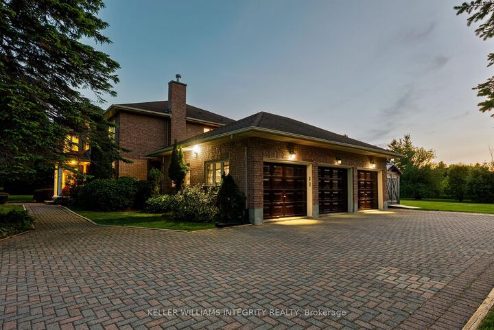 Property Photo: 22 Marchbrook Circle ON K2W 1A1