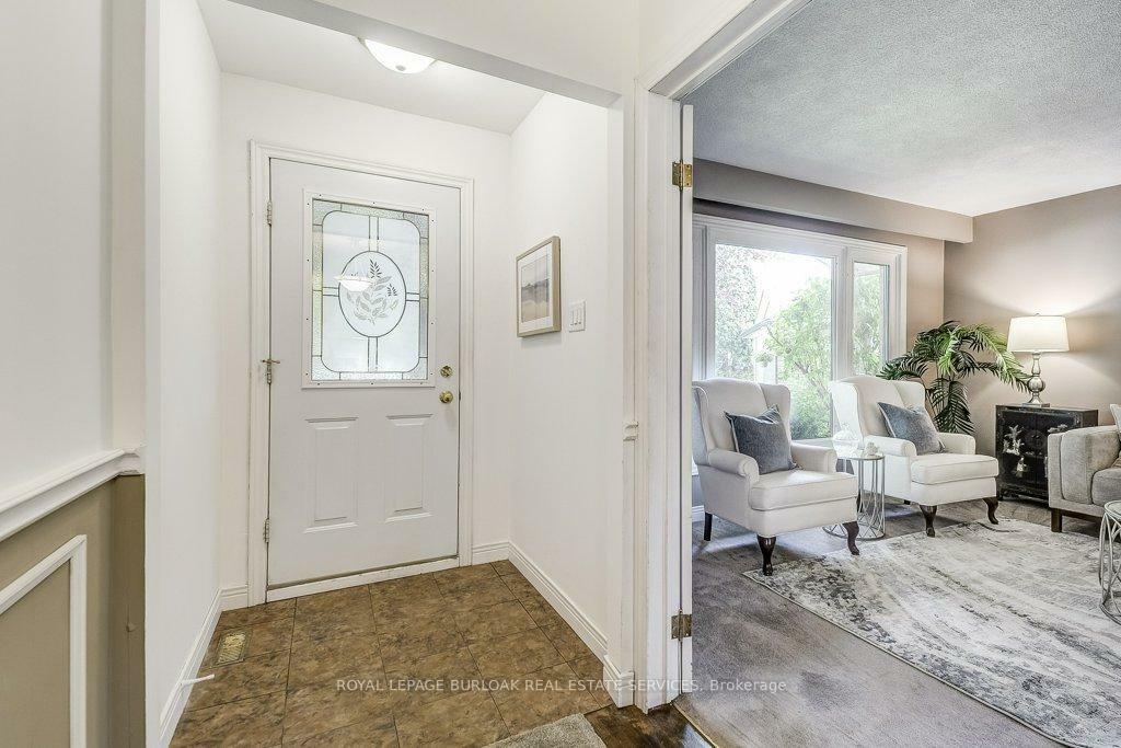 Property Photo: 652 Auburn Crescent ON L7L 5B2