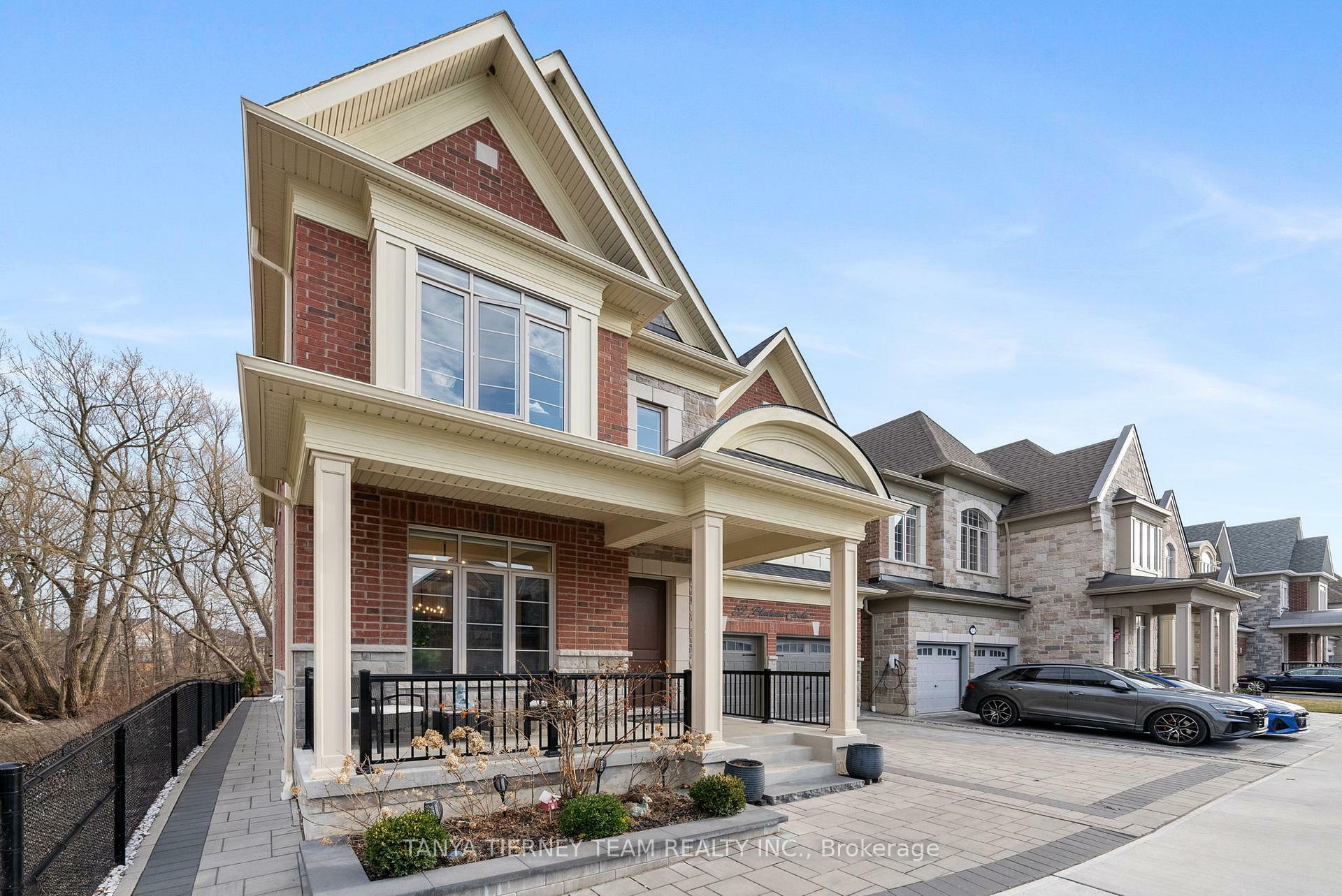 Photo de la propriété: 52 Blenheim Circle ON L1P 0E2