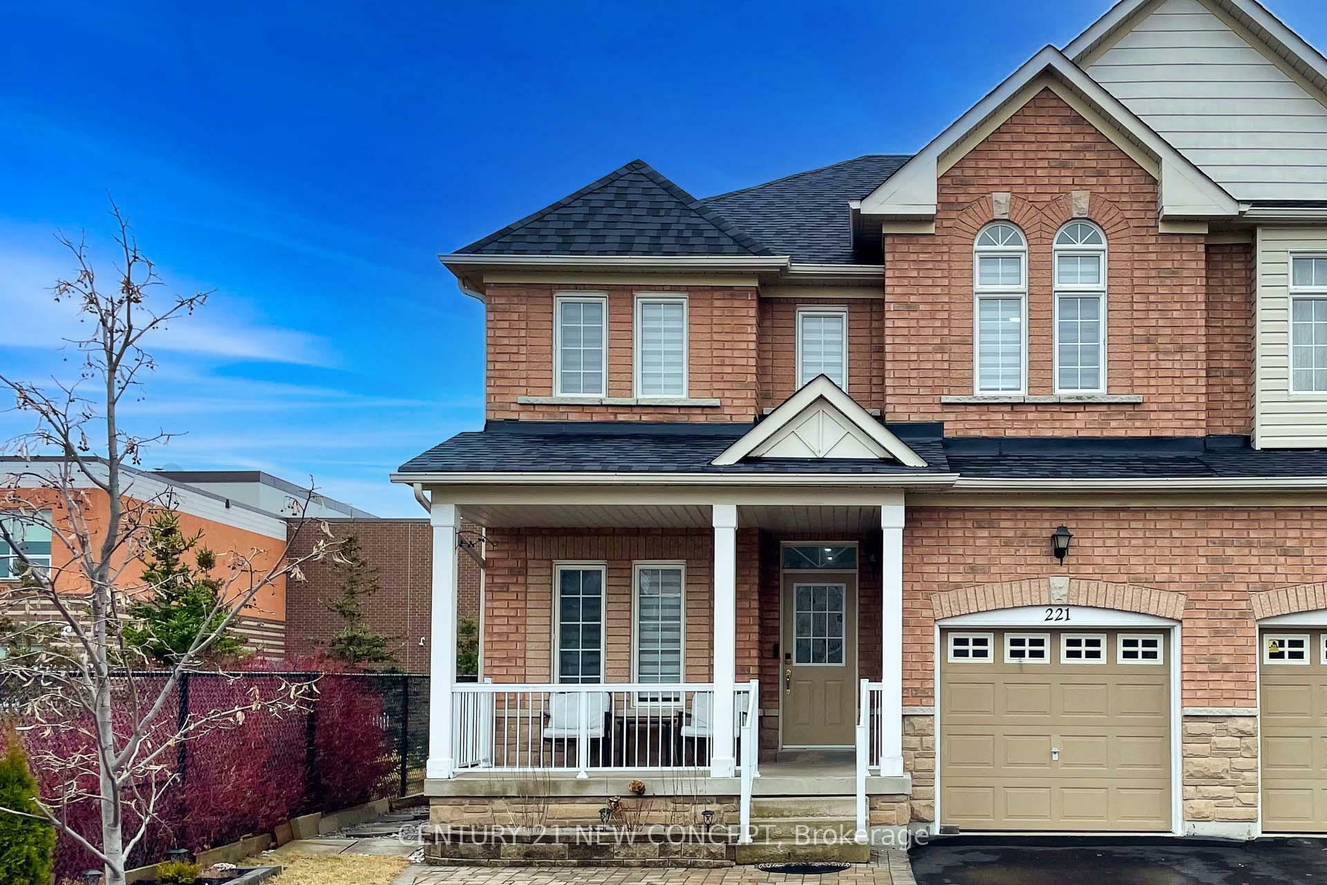 Photo de la propriété: 221 Old Colony Road ON L4E 5B9