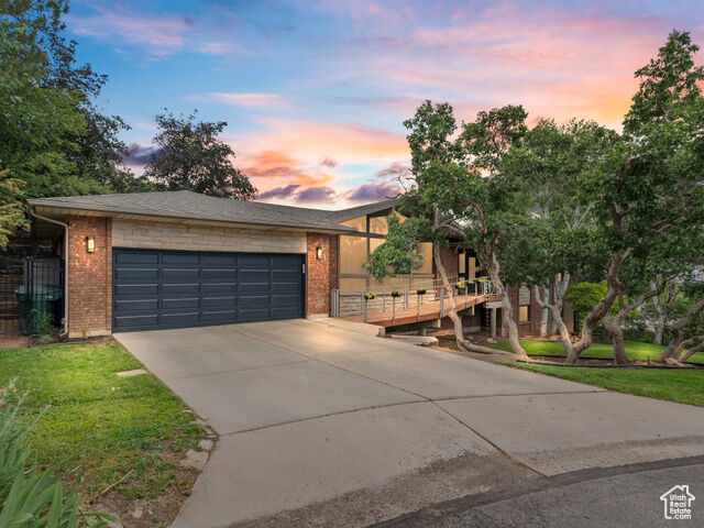 Property Photo: 2842 E Oakbrook Cir UT 84108