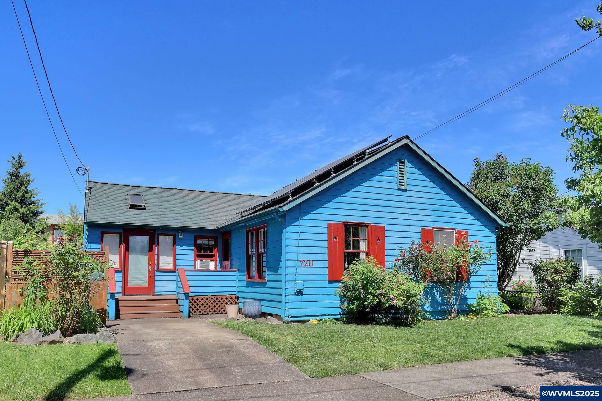 Property Photo: 720 SW 5th St OR 97333
