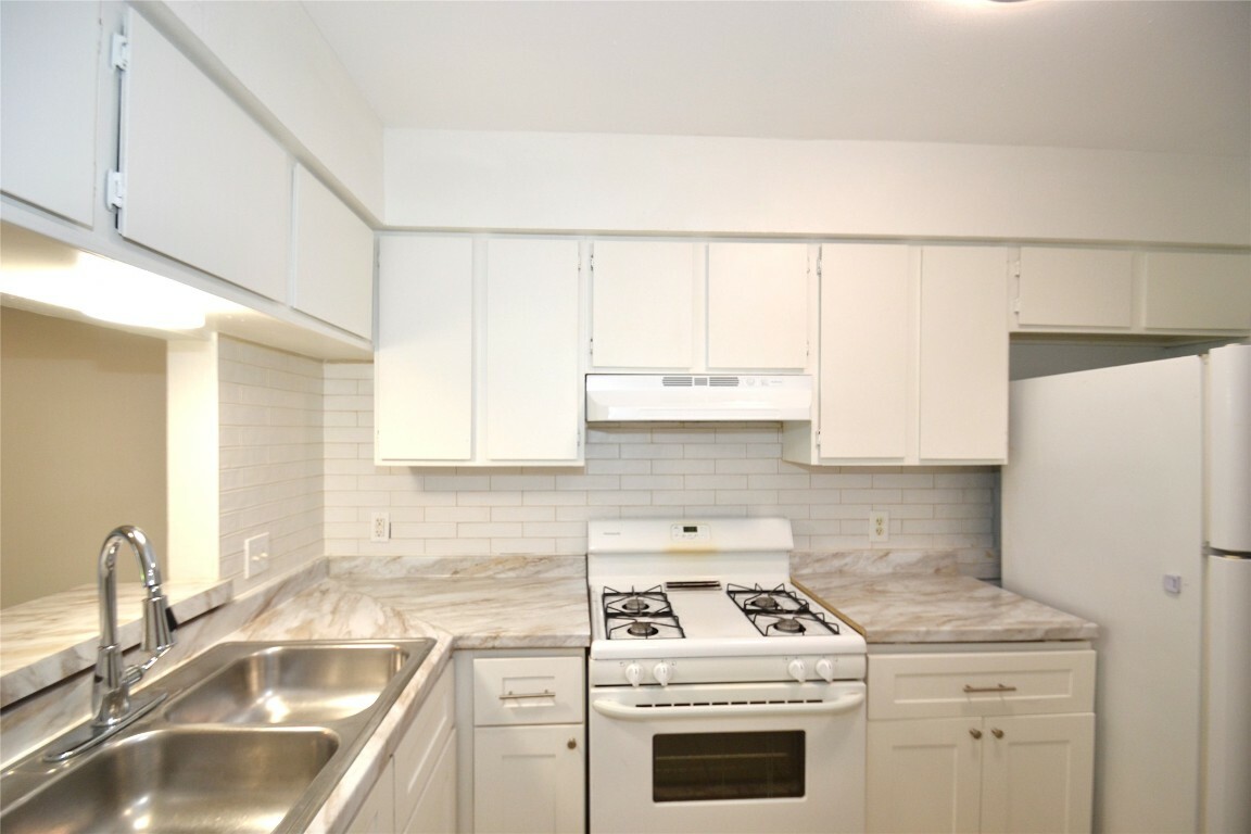 Property Photo: 1202 Southport Drive A TX 78704