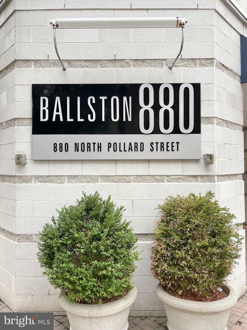 Property Photo: 880 N Pollard Street 605 VA 22203