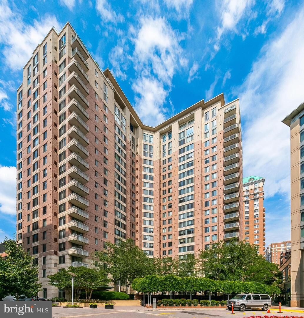 Property Photo: 851 N Glebe Road 1413 VA 22203