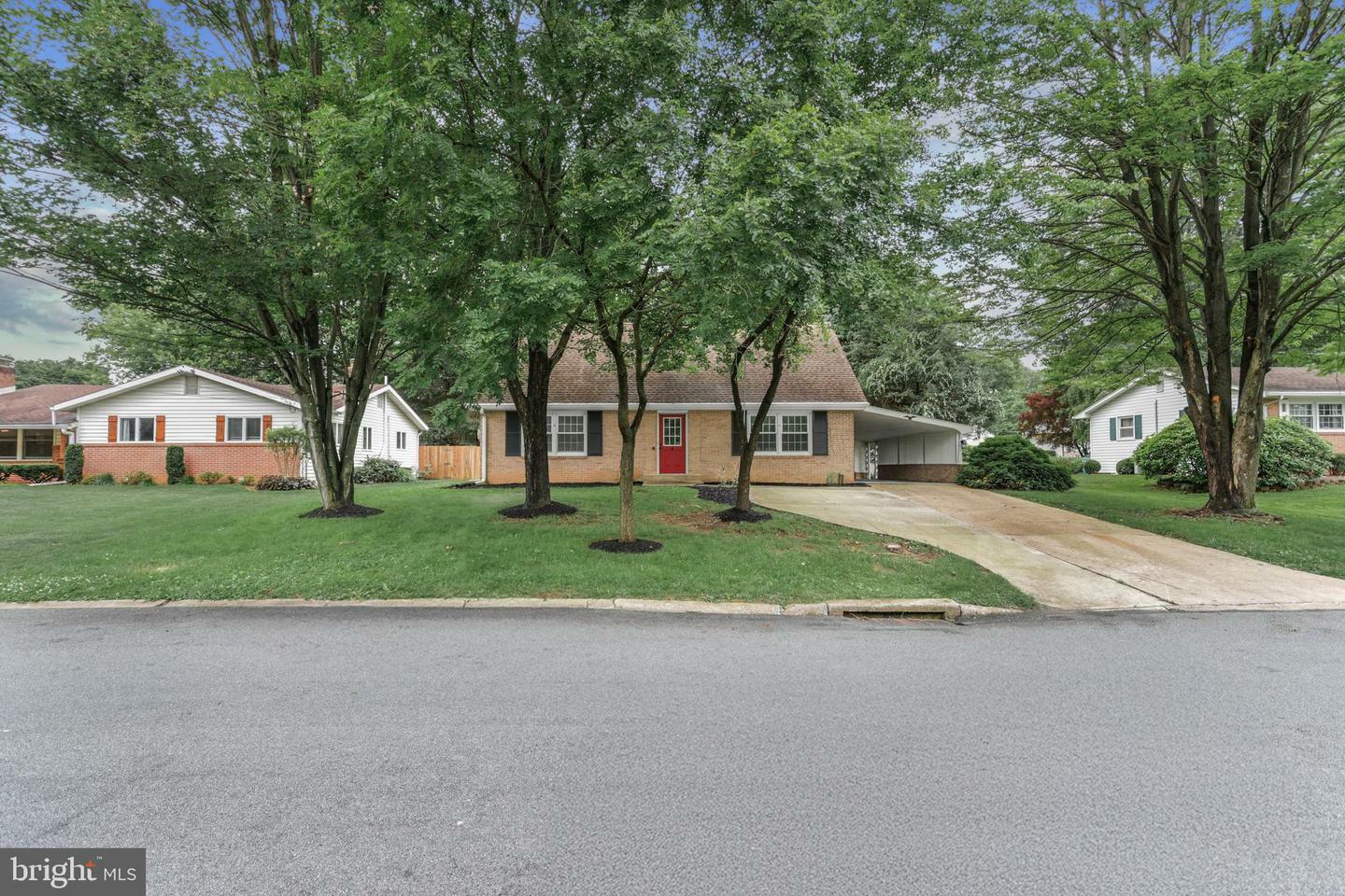 Property Photo: 708 S Broad Street PA 17055
