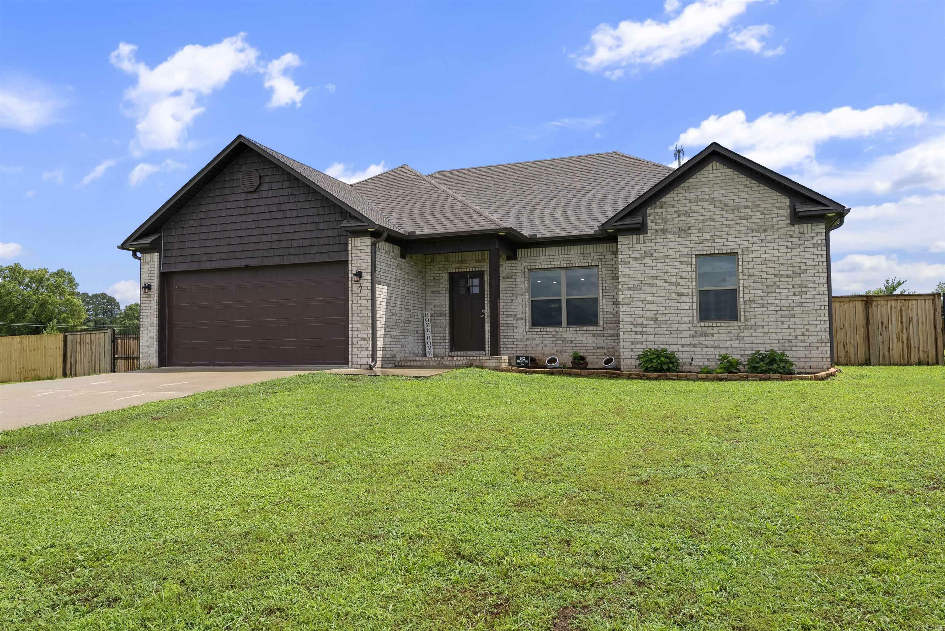 Property Photo: 7 Edward Way AR 72058