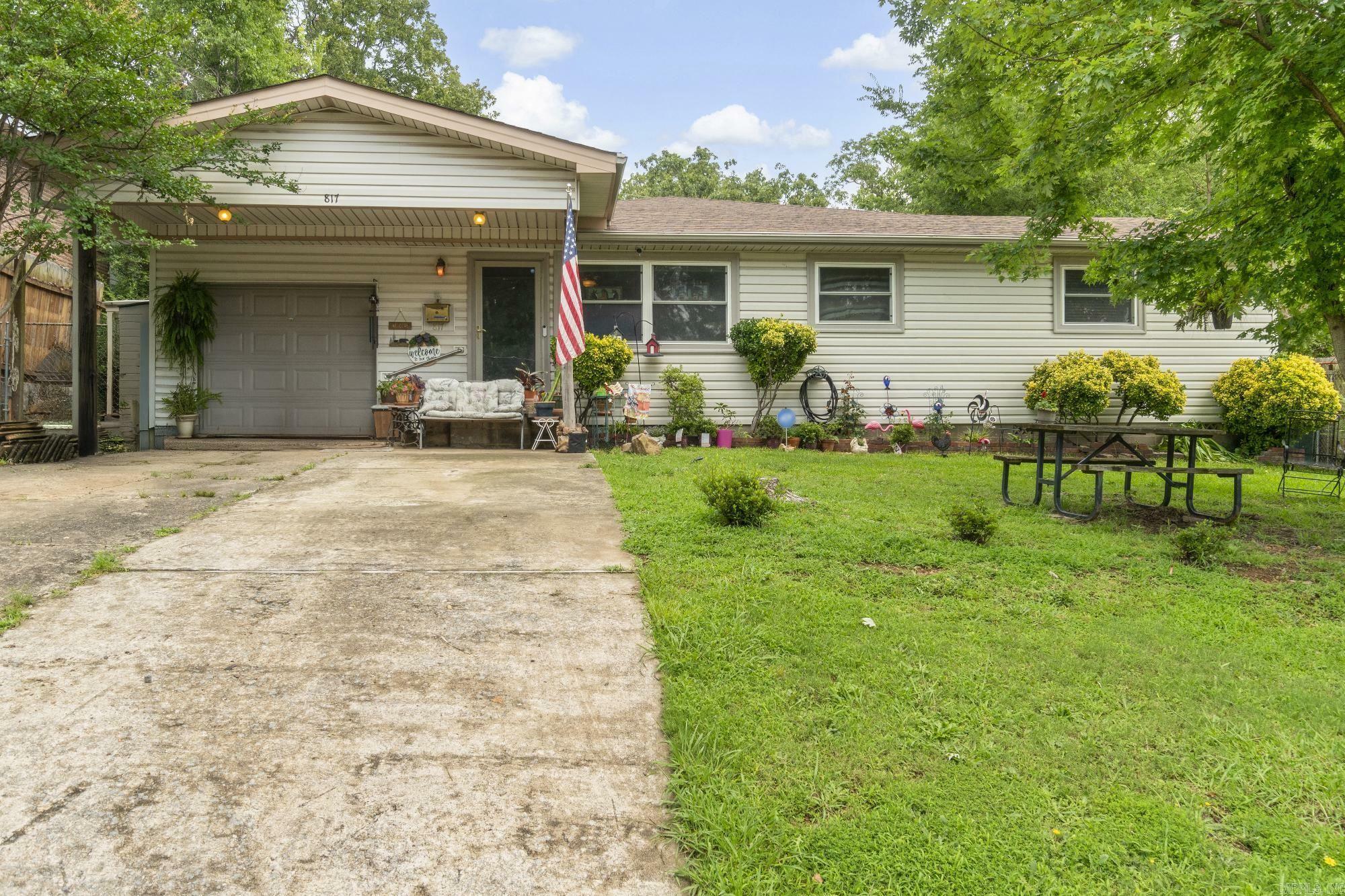 Property Photo: 817 W 55th St AR 72118
