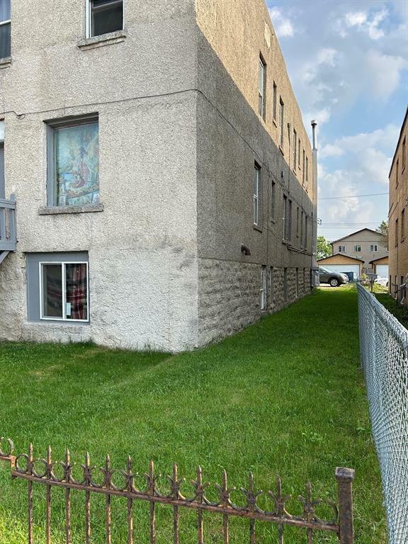 Property Photo: 250 Talbot Avenue MB R2L 0P8