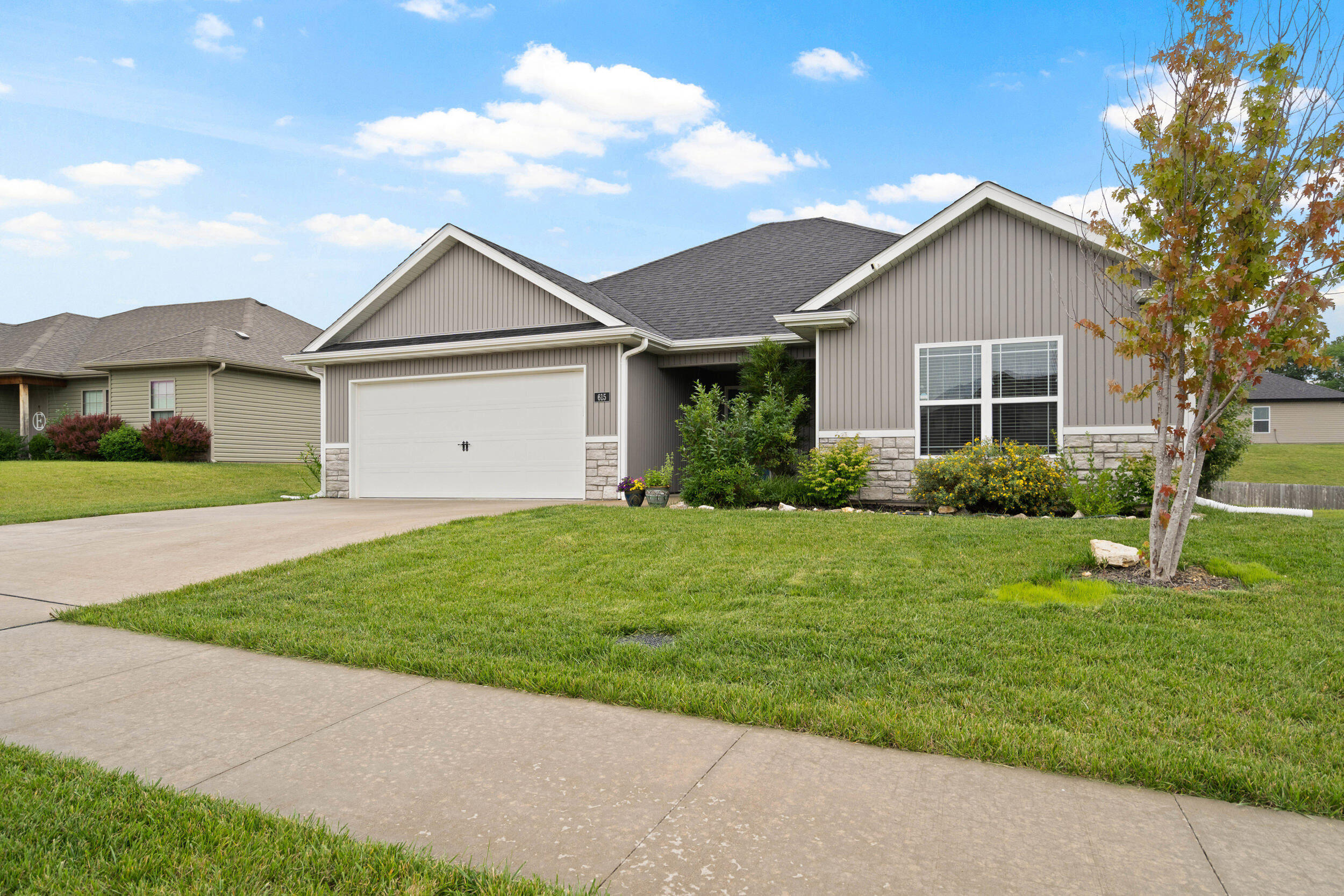 Property Photo: 615 Armitage Dr MO 65202