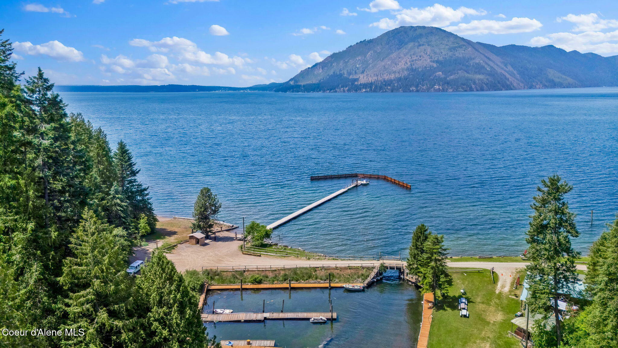 Property Photo: 498 Lakeview Rd ID 83803