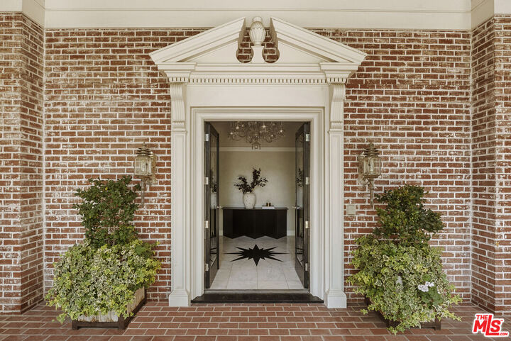 Property Photo: 1001 N Crescent Dr CA 90210