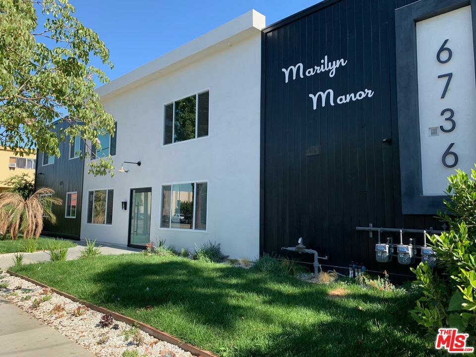 Property Photo: 6736 Woodley Ave CA 91406