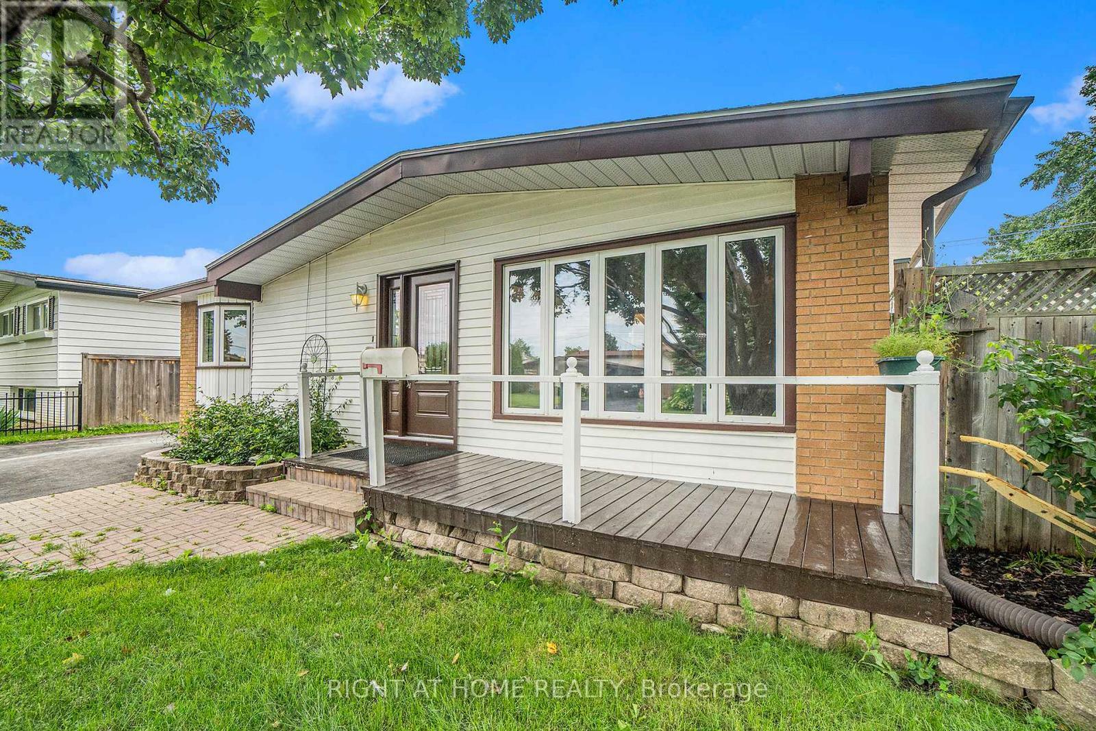 Property Photo: 1391 Sault Street ON K1E 1G8