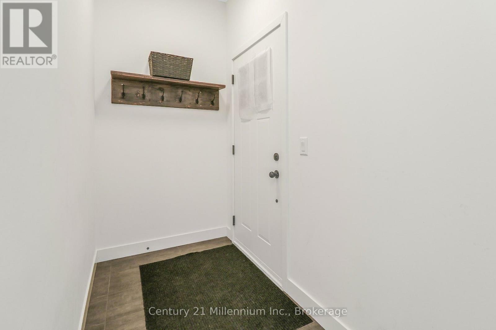Property Photo: 21 Beckwith Lane 102 ON L9Y 3B6