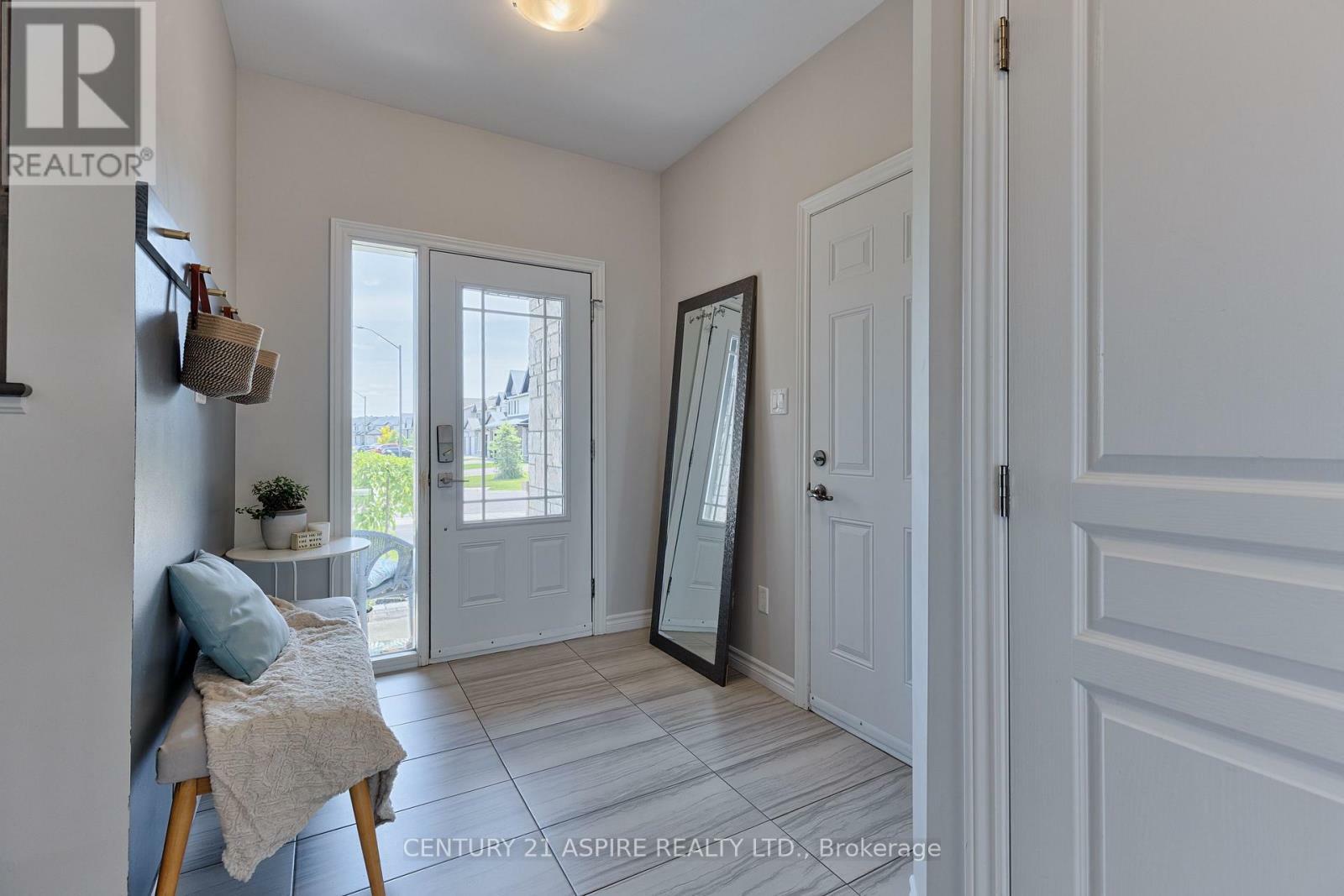 Property Photo: 543 Gardner Crescent ON K8H 0C4