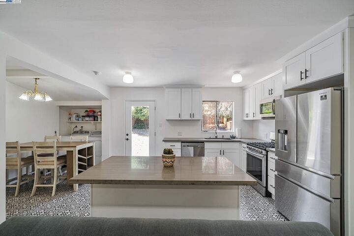 Property Photo: 126 Kilkare Rd CA 94586