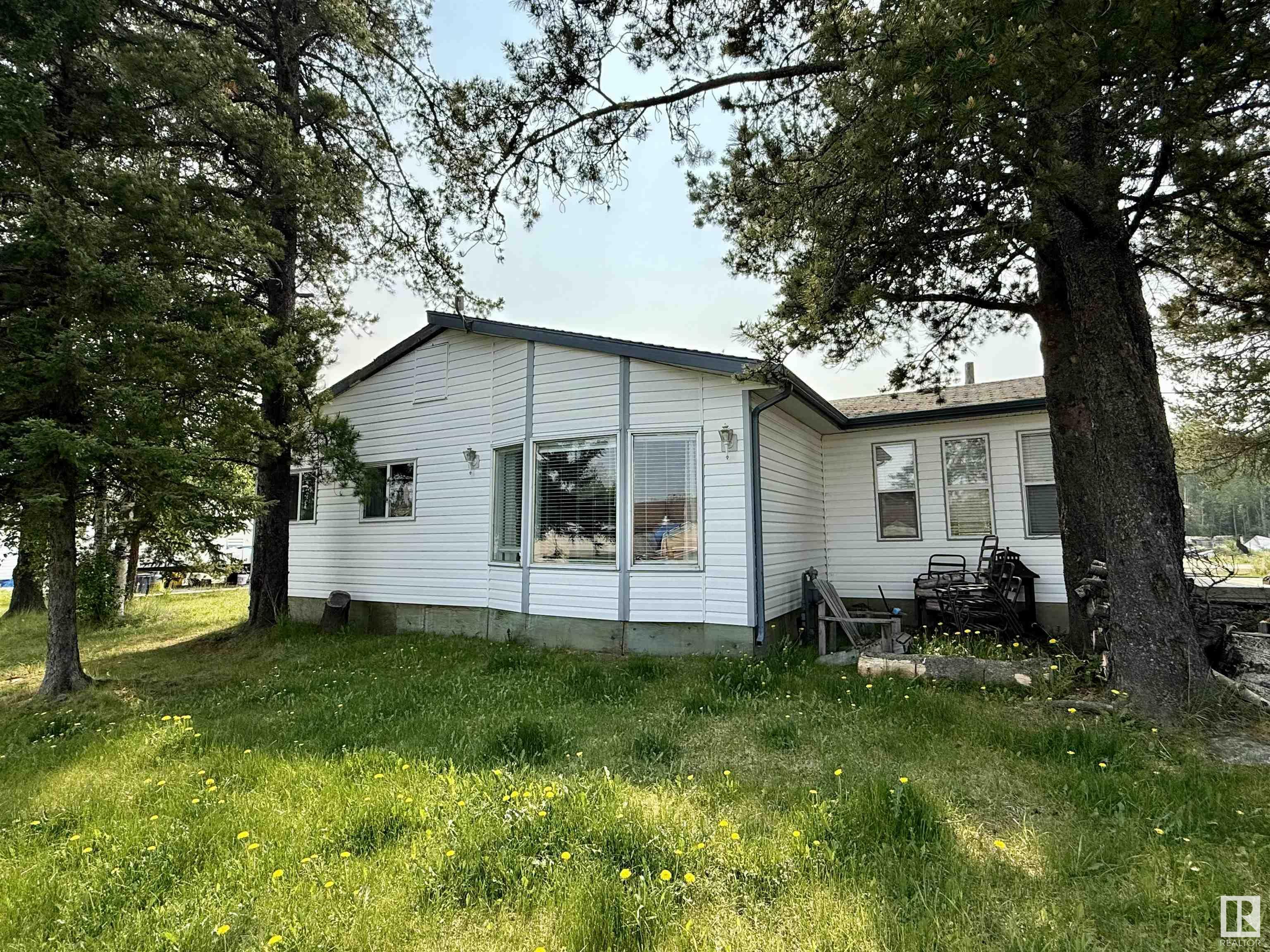 Property Photo: 4906 54 Avenue AB T0E 0K0