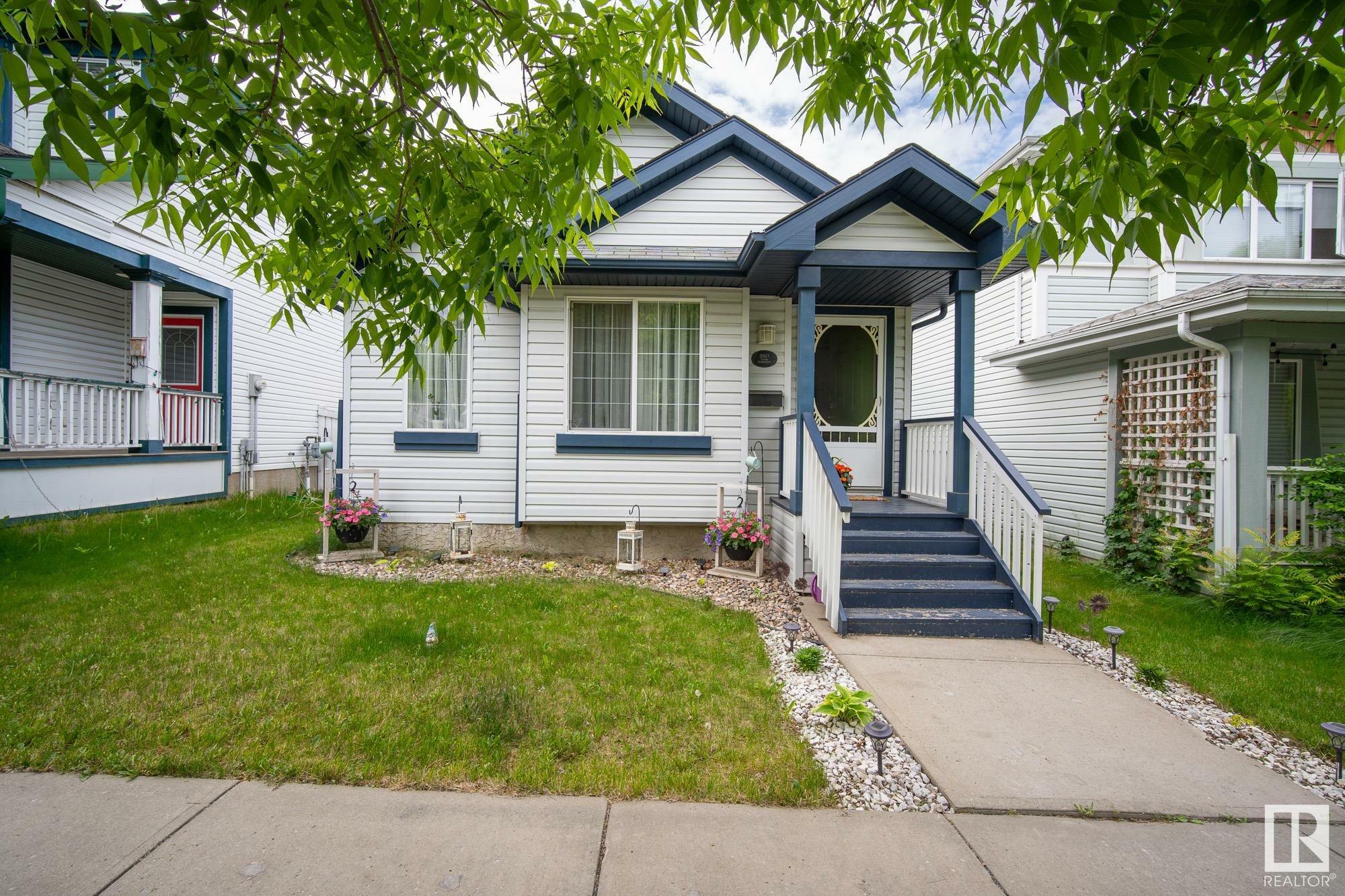 Property Photo: 3021 Trelle Crescent NW AB T6R 3M8