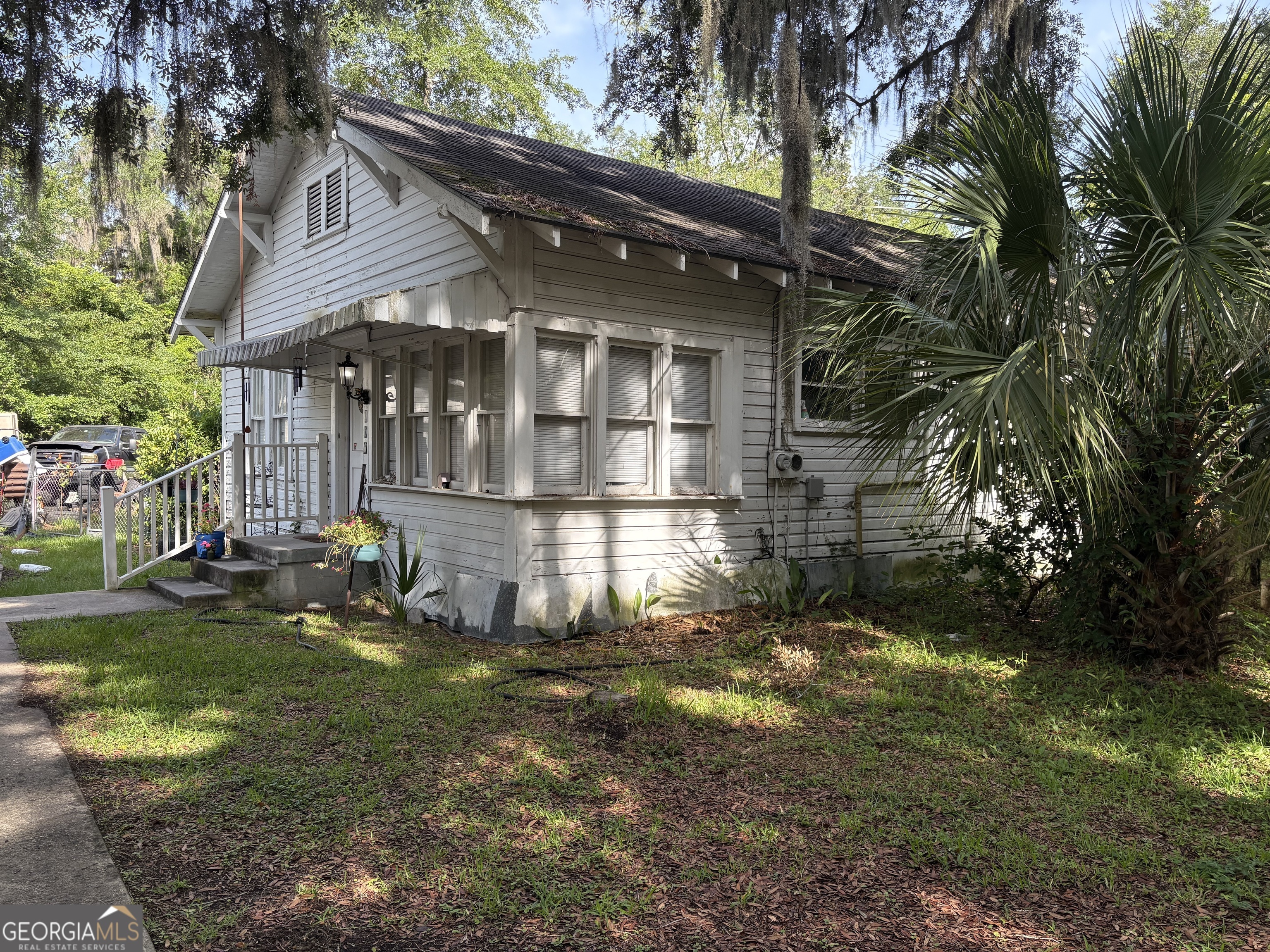 Property Photo: 206 E Hilton Avenue GA 31548