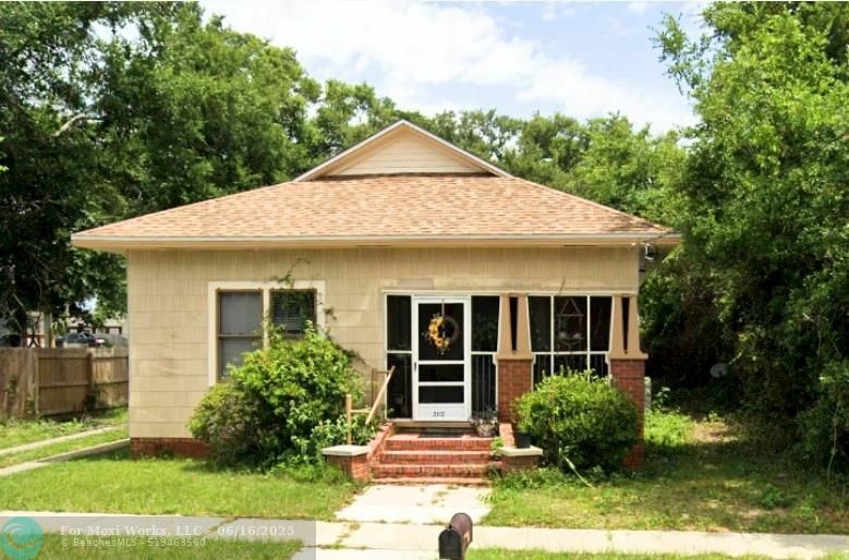 Property Photo: 2112 W Gimble St FL 32502