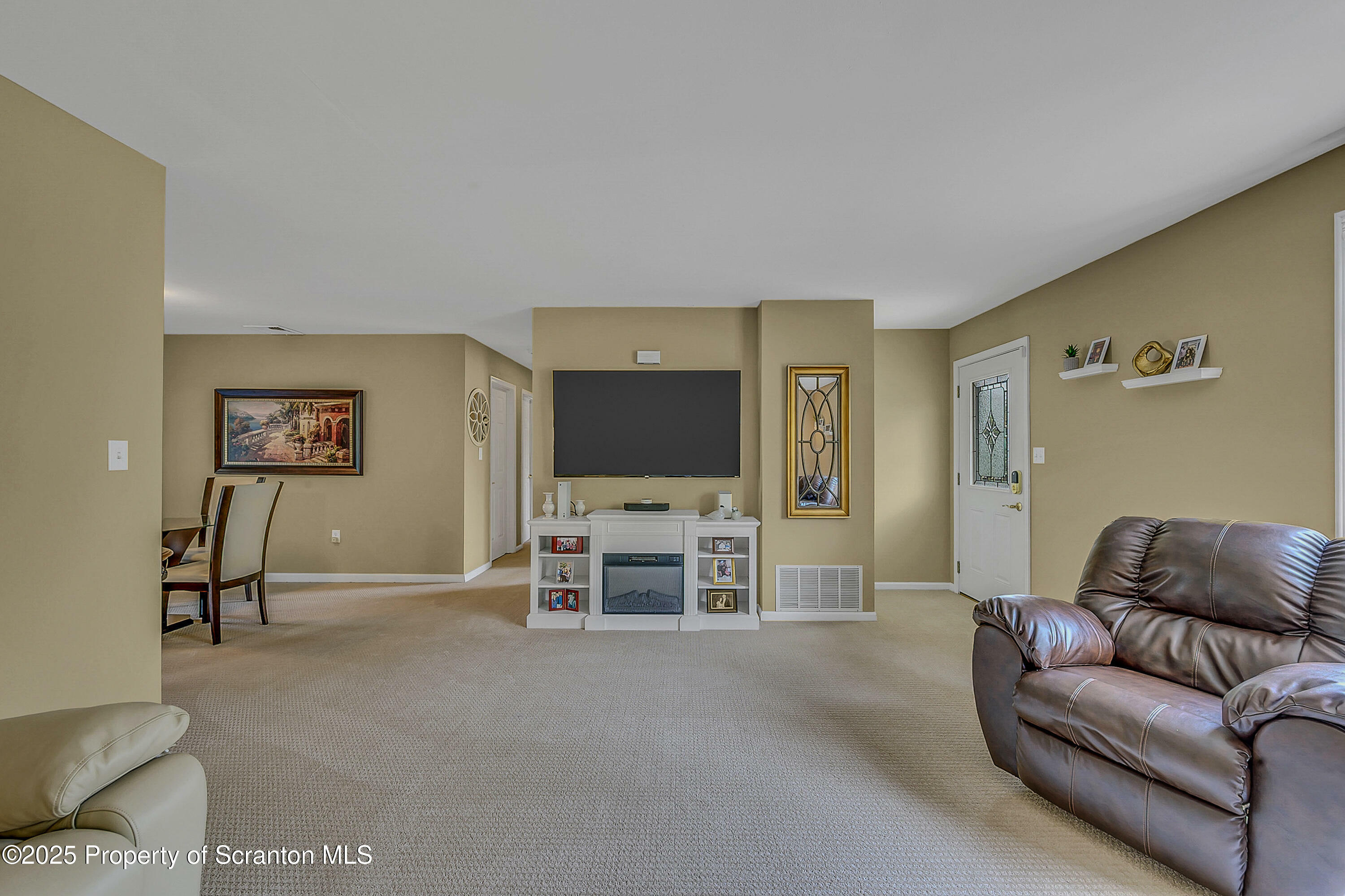 Property Photo: 2762 Division Street PA 18504