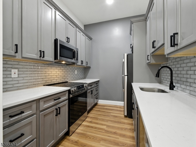 Property Photo: 111 Mulberry St 1-O NJ 07102