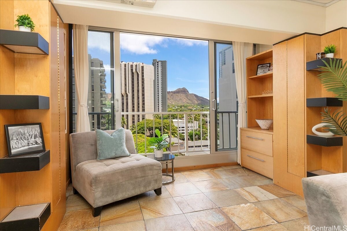 Property Photo:  303 Liliuokalani Avenue 1102  HI 96815 