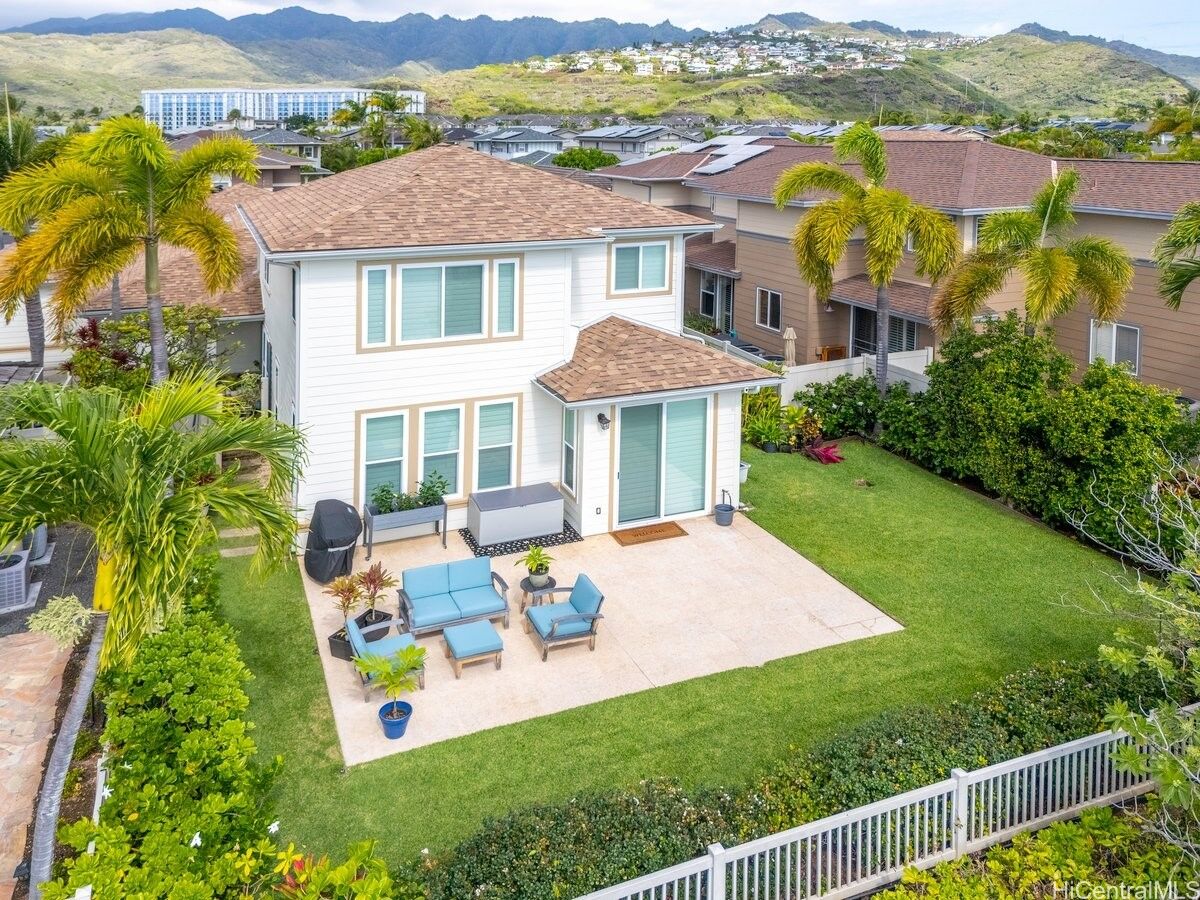 Property Photo: 520 Lunalilo Home Road 354 HI 96825