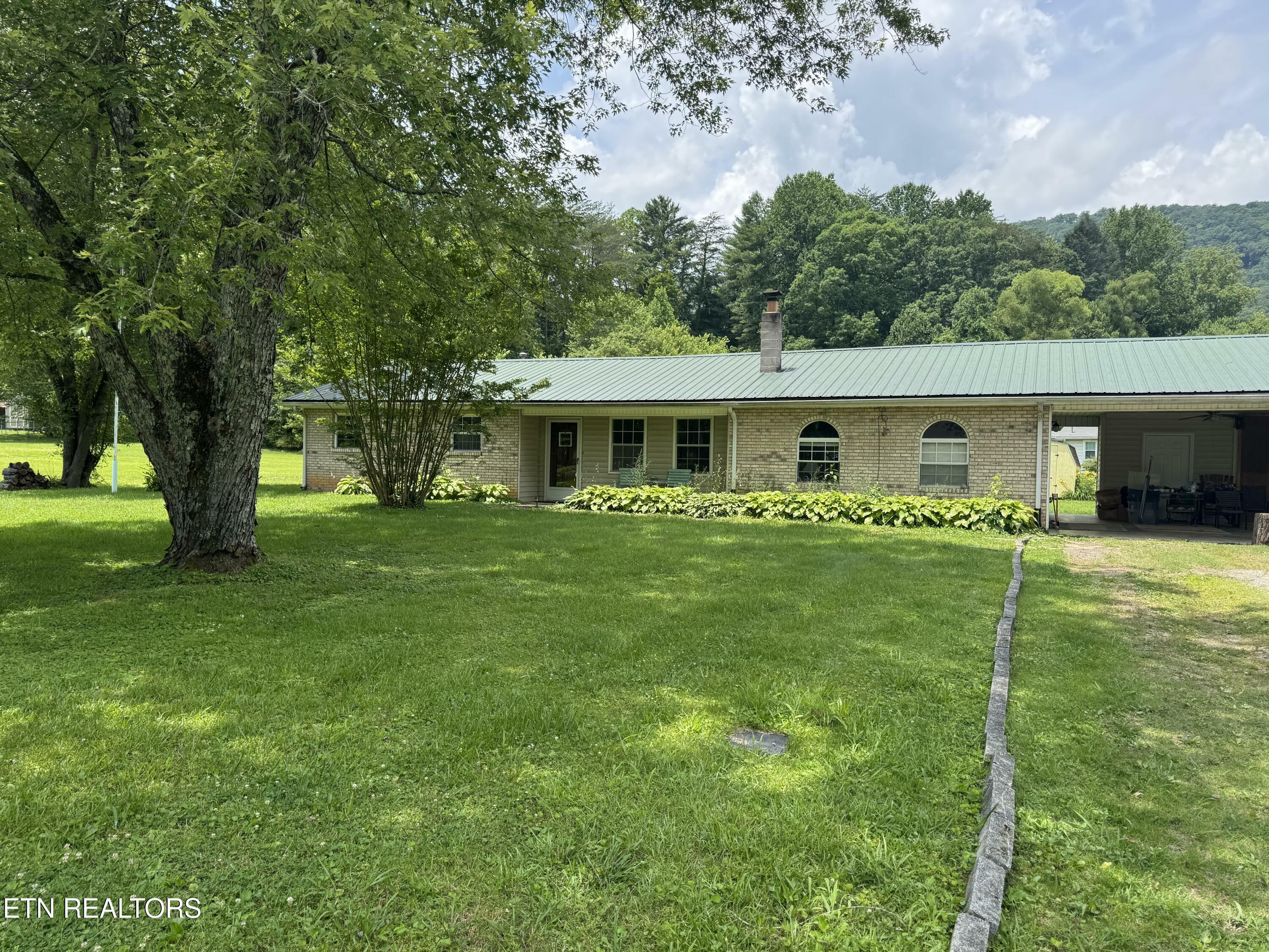 Property Photo: 225 Spring St TN 37381