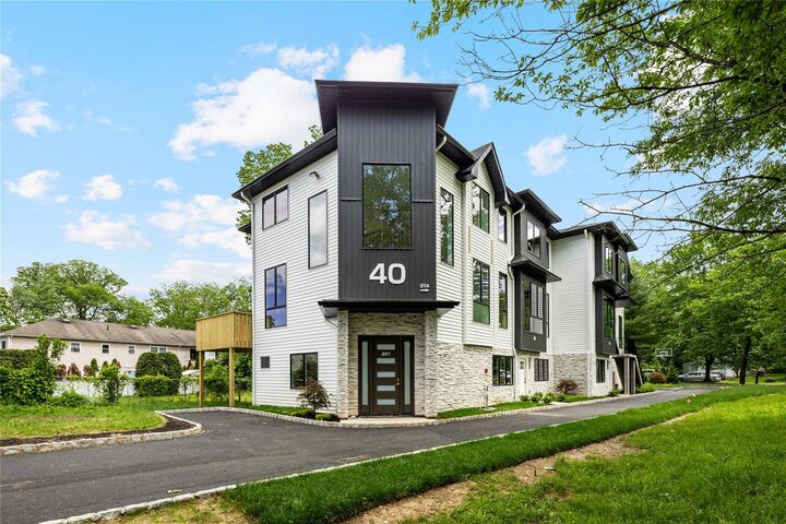 40 Singer Avenue 201  Spring Valley NY 10977 photo