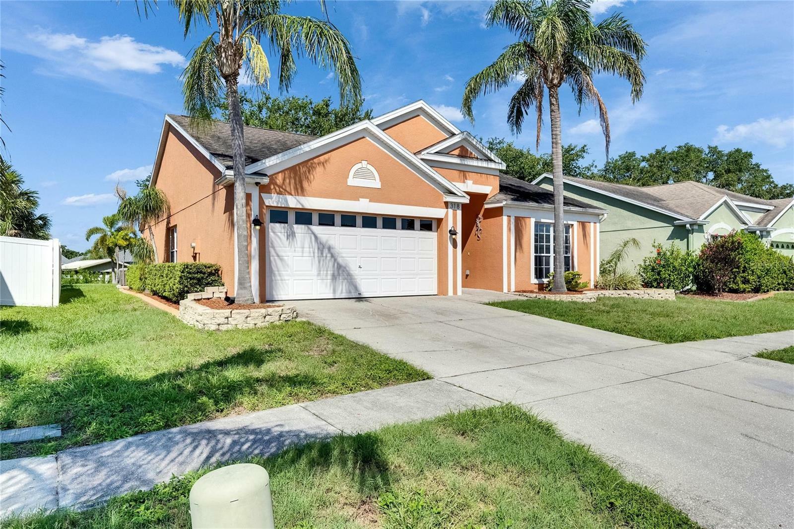 Property Photo: 318 Lookout Drive FL 33572