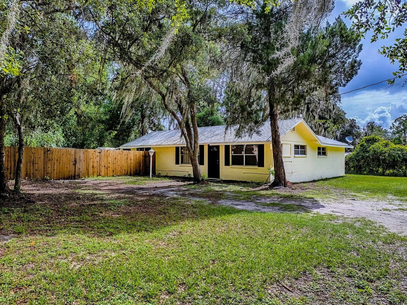 Property Photo:  6731 Lake Griffin Road  FL 32159 