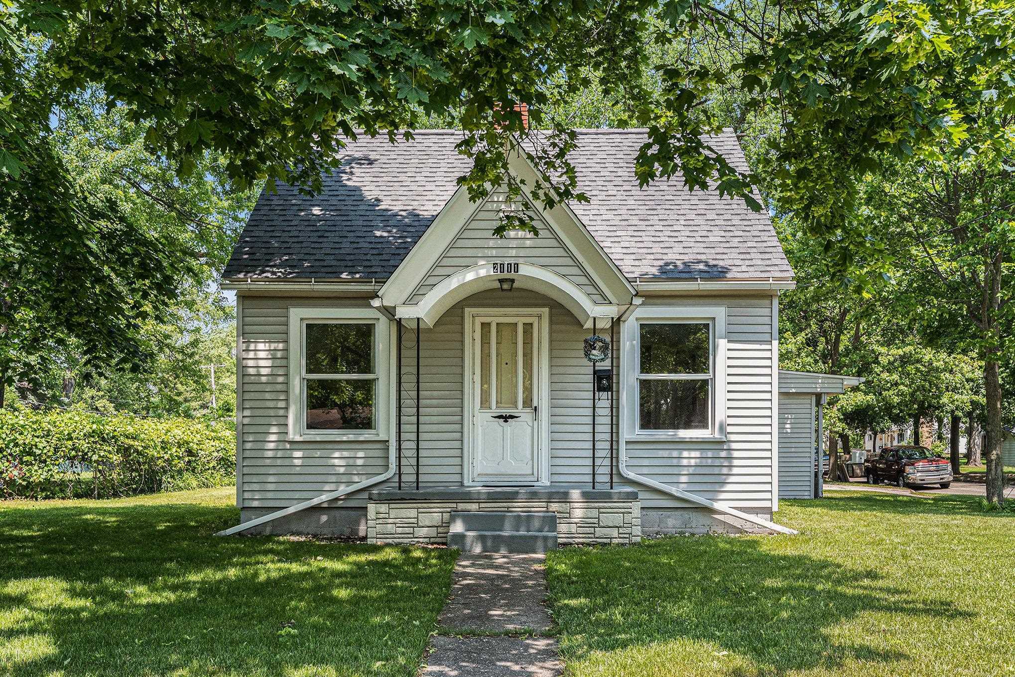 Property Photo:  2111 E Ashman Street  MI 48642 