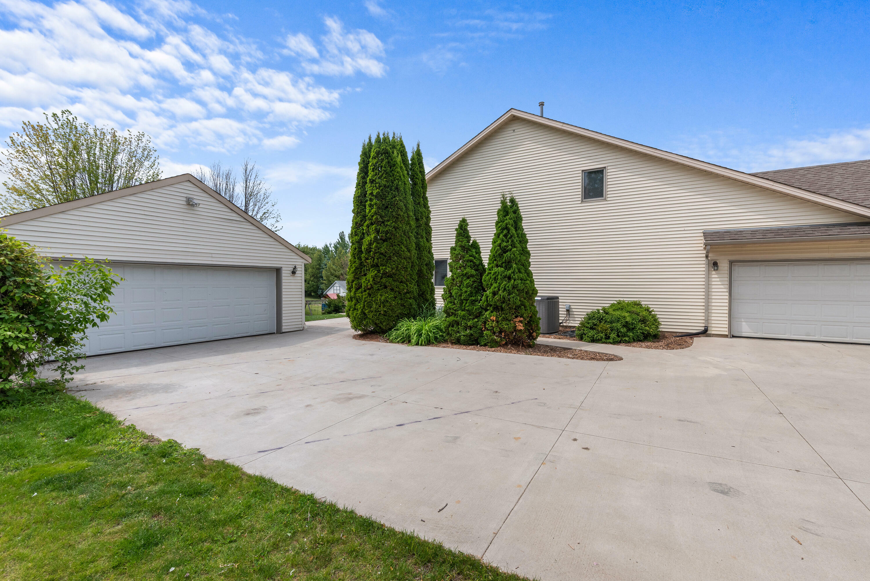 Property Photo: 3267 Conestoga Trl WI 53076