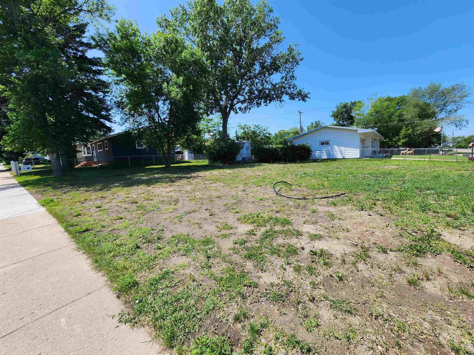 Property Photo: 1302 6th St SW ND 58701