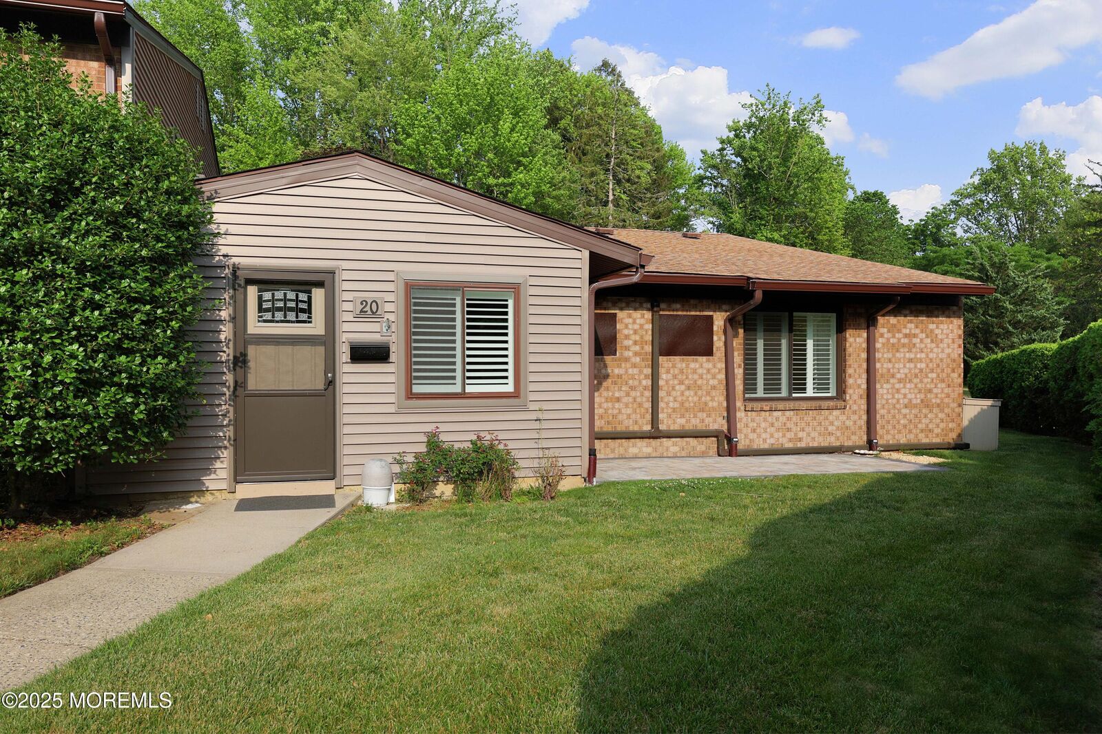 Property Photo:  20 Lexington Court  NJ 07701 